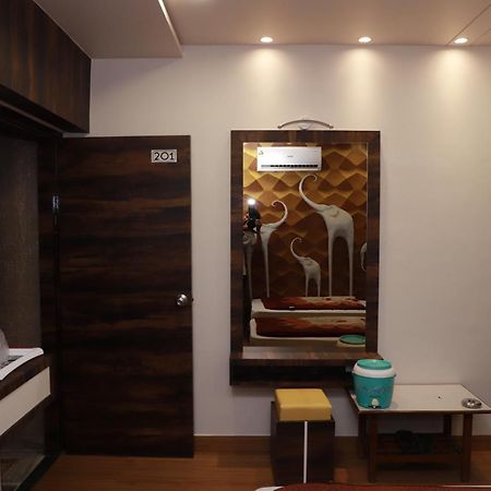Amreli Hotel Darshan מראה חיצוני תמונה