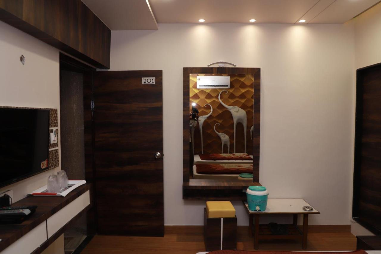 Amreli Hotel Darshan מראה חיצוני תמונה